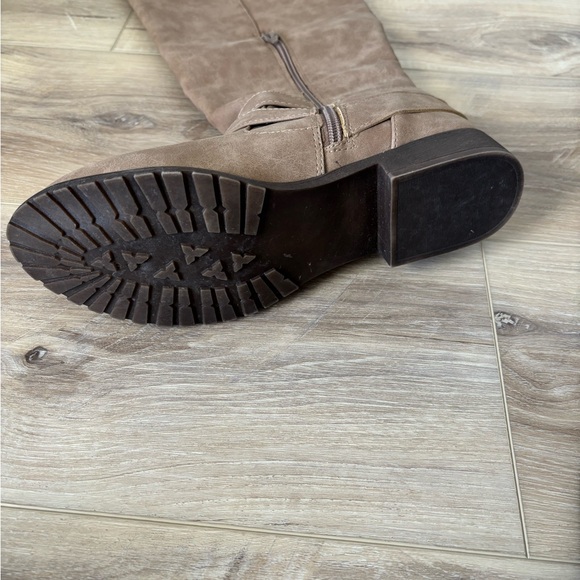 Brown Knee-High Women's Boots NWOT - Picture 3 of 3